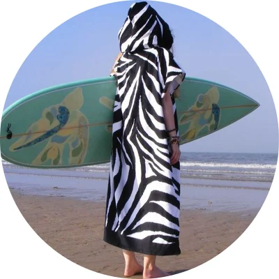 Poncho da uomo con cappuccio assorbente ad asciugatura rapida all'ingrosso, poncho da surf per adulti, asciugamano da spiaggia per adulti in microfibra