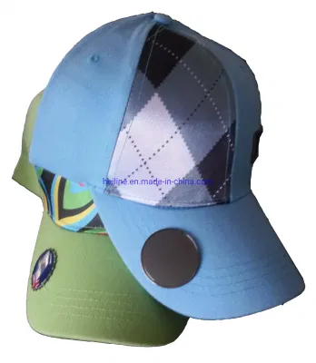 Cappello berretto con apribottiglie con rivetto e stemma con stemma in metallo